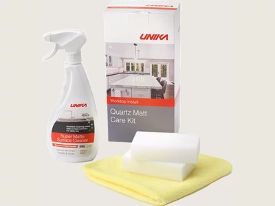 TISZTÍTÓSZER SZUPERMATT FELÜLETEKRE SZÓRÓFEJES SZETTBEN (2 DB SZIVACS + TÖRLŐKENDŐ) 500ml