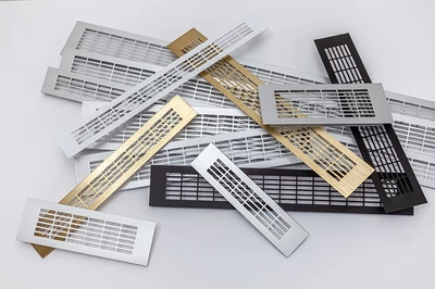 SZELLŐZŐRÁCS ALUMÍNIUM NÉGYSZÖG ALAKÚ SQ 60x500mm SZÁLCSISZOLT ARANY