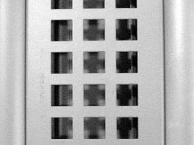 Forest IRODAI ASZTALLÁB BETÉT CANBERRA-PECHINO 615mm RAL9006 NÉGYSZÖG LYUKAS ALUMÍNIUM - 10010410320