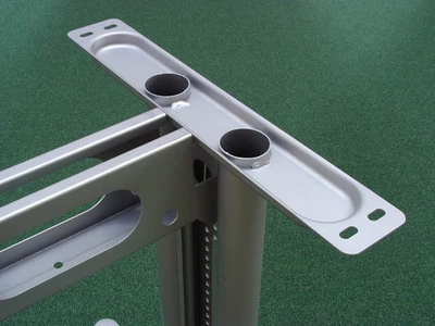 Forest IRODAI ASZTALLÁB ÁTKÖTŐELEM KÁBELCSATORNÁS 1400mm RAL9006 ALUMÍNIUM - 10010411110