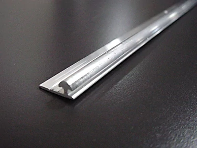 Forest TOLÓAJTÓ BÚTORLAPHOZ 300 ALSÓ VEZETŐSÍN, CSAVAROZHATÓ 2 fm ALUMÍNIUM - 10014601310