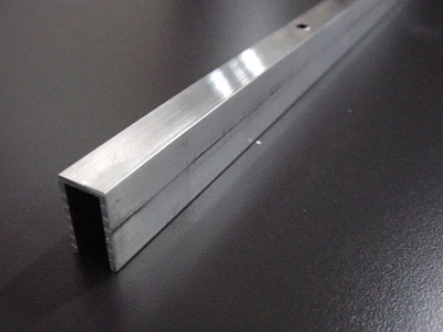 Forest TOLÓAJTÓ BÚTORLAPHOZ 251 ALSÓ VEZETŐPROFIL 2 fm ALUMÍNIUM - 10014603100